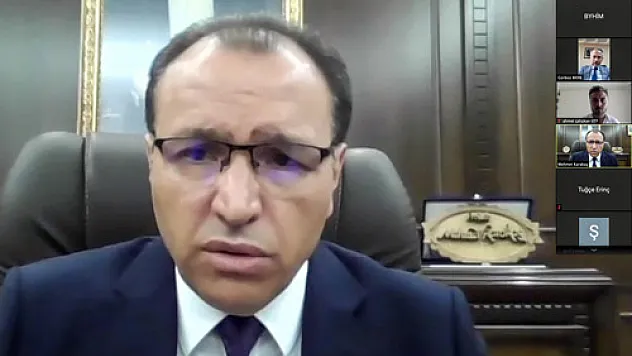 Rektör Karakaş, çevrim içi toplantıda öğrencilerle bir araya geldi