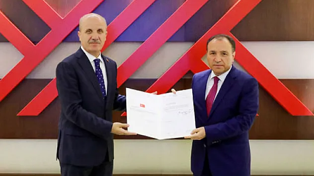 Rektör Karakaş mazbatasını aldı