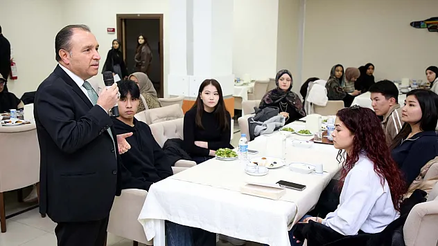 Rektör Karakaş'tan Öğrencilere: Her Sorununuzda Yanınızdayız