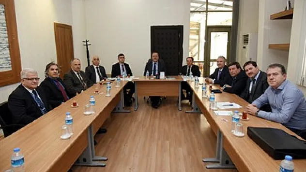 Rektör Solak: İlçeleri birbirinden ayırmıyoruz