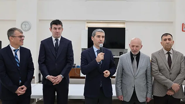 Sabah Bayramlaşmada Poz Verdi, Öğleden Sonra Görevden Alındı