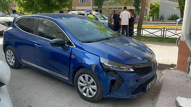 Sabah saatlerinde alkollü kadın sürücünün kullandığı araç tatlıcı dükkânına daldı, faciadan dönüldü