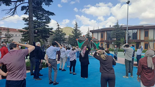 Sağlık Çalışanları Sağlık İçin Hareket Etti