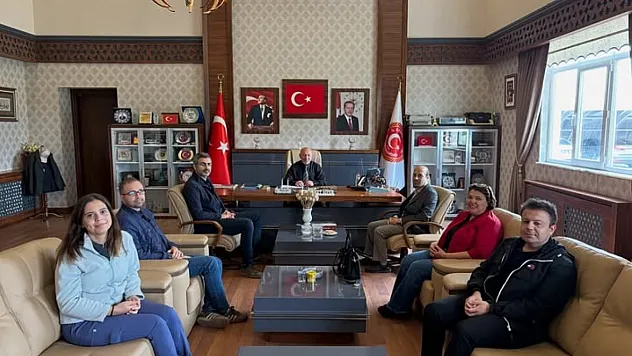 'Sağlıkta Güç Birliği: AFSÜ Diş Hekimliği Fakültesi Hekimleri Başkan Siper'le Bir Araya Geldi