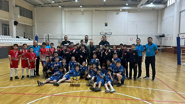 Sahada Ter Döktüler, Kürsüye Çıktılar