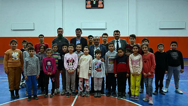 Şahin, çocuklarla spor yaptı