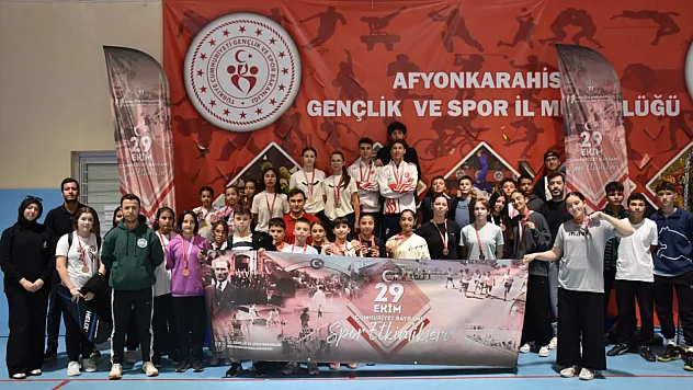 Salonlarda Cumhuriyet Coşkusu Yaşandı