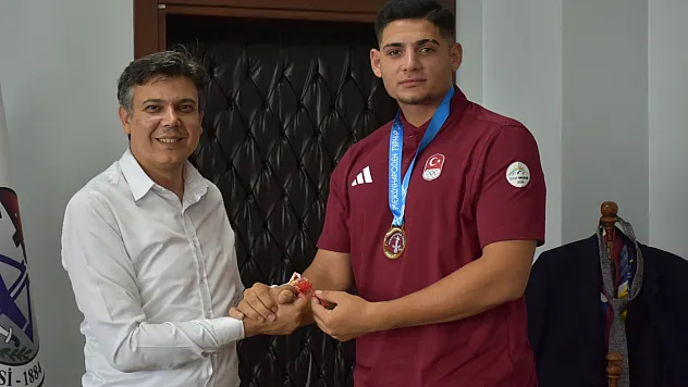 Şampiyon Sporculardan Söğüt Belediyesi'ne Ziyaret