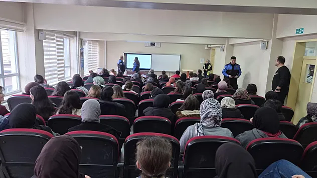 Sandıklı'da Afyon Polisinden Çok Yönlü Eğitim