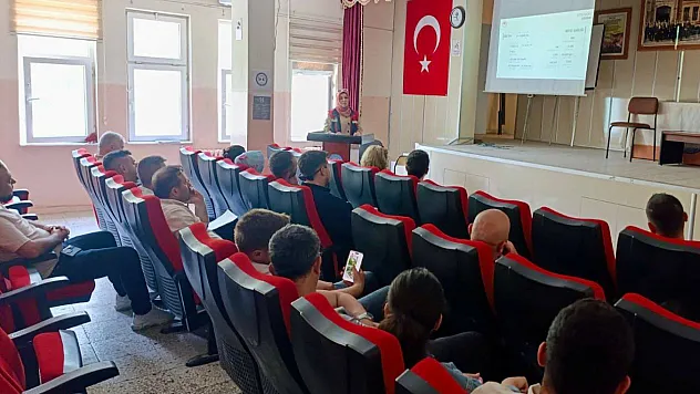 Sandıklı'da Bitki Koruma Ürünleri Uygulamaları Anlatıldı