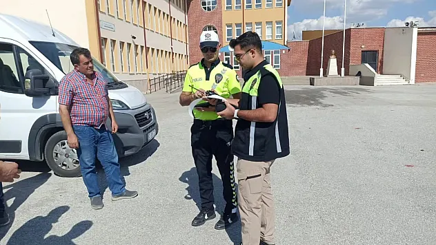 Sandıklı'da Okul Çevreleri Ve Öğrenci Servisleri Denetlendi