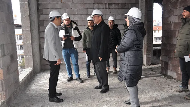 Sandıklı Hükümet Konağı Binasında Çalışmalar Devam Ediyor