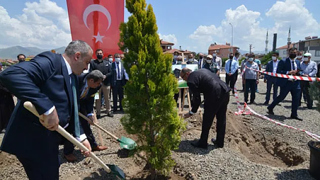 Sandıklı Millet Bahçesi fidanlarla buluştu