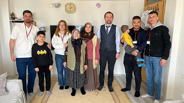 Sandıklı MYO Öğrencilerinden Anlamlı Ziyaret