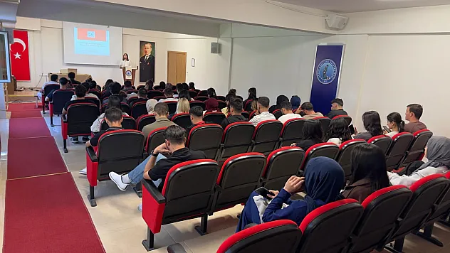 Sandıklı MYO Öğrencilerine Kişisel Gelişim Eğitimi Verildi
