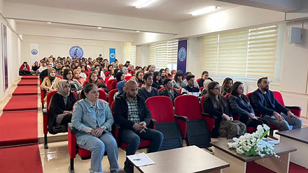 Sandıklı MYO'da Cumhurbaşkanlığı İnsan Kaynakları Ofisinin Faaliyetleri ve Dijital Platformları Konuşuldu