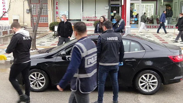 Sandıklı'da 80 polisin katılımıyla denetim yapıldı