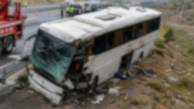Şarampole Uçan Otobüste 1 Kişi Öldü, 44 Kişi Yaralandı