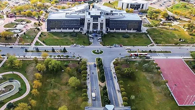 Sarı: Eski Türk Edebiyatı toplumla iç içe
