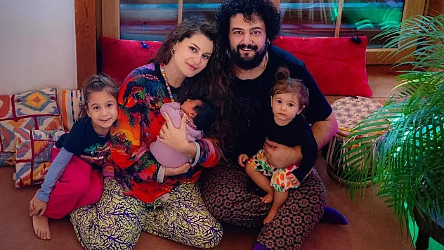 Şarkıcı Atiye Üçüncü Kez Anne Oldu