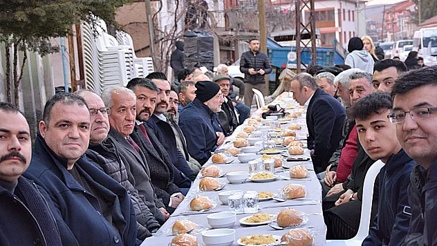 Satılmış Özdemir'den Yüzlerce Kişilik İftar