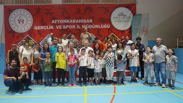 Satranç severler Zafer için yarıştı