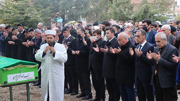 Şehit annesi son  yolculuğuna uğurlandı