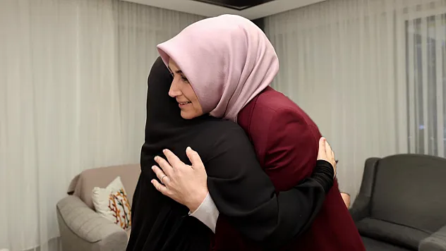 Şehit Annesinin Kapısını Çaldı... O Anlar Gözleri Doldurdu