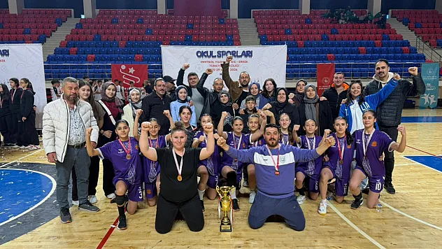 Şeker Ortaokulu Yavru Vatandan Şampiyon Olarak Döndü