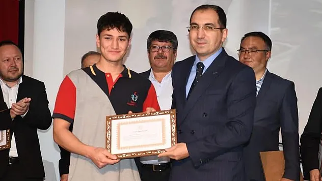 Şeref Belgesi, Trafik Kazasında Hayatını Kaybeden Öğretmenin Oğluna Verildi