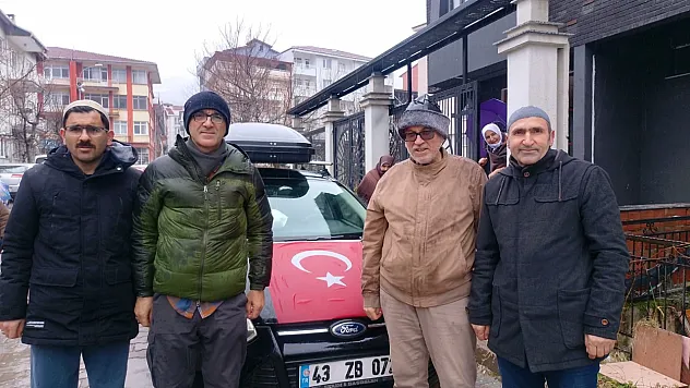 Simavlı 4 Kişi Özel Araçlarıyla Umre Yolculuğuna Çıktı