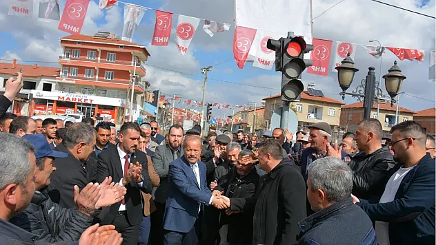 Sinanpaşa Ovasında Taytak Rüzgârı Esti