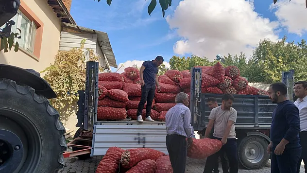 Sivrihisarlı Çiftçiler Öşürünü Müftülüğe Teslim Etti