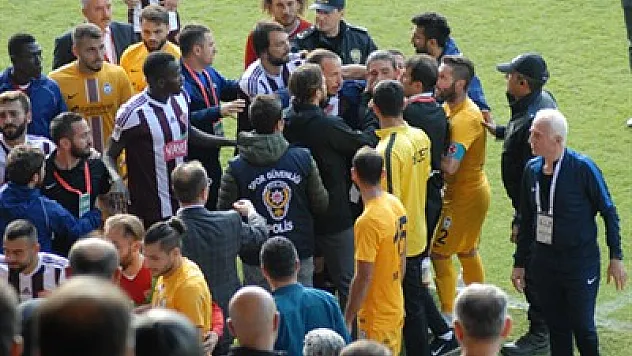 Sönmez'den Oltan'a terbiyesizlik
