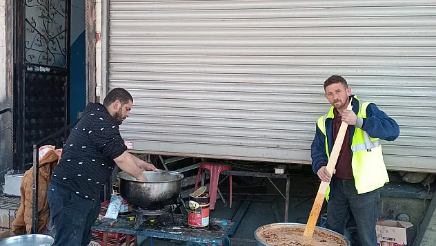 Sosyal medyadan tanışıp deprem bölgesine yardıma gittiler