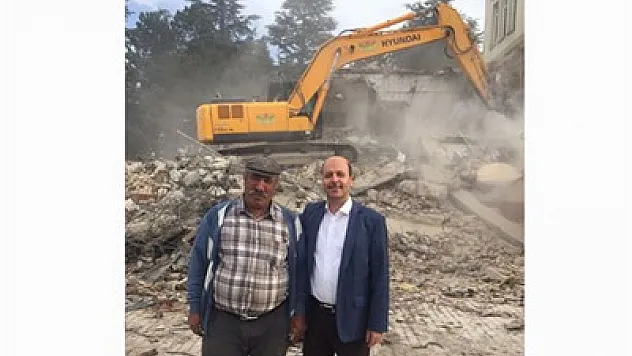 Şuhut'ta eski hastane binası yıkıldı