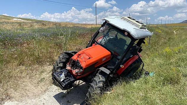 Sulama kanalına giren traktörde 2 kişi yaralandı