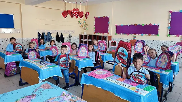 Sülümenli'de Kırtasiye Ve Çantalar Belediye'den
