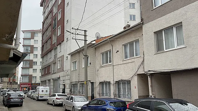 Şüpheli Şekilde Ölen Kadının Camdan Atlayan Kocası: 'Sahurda Balık Yiyip Ayran İçmiştik Ondan Zehirlenmiş Olabilir'