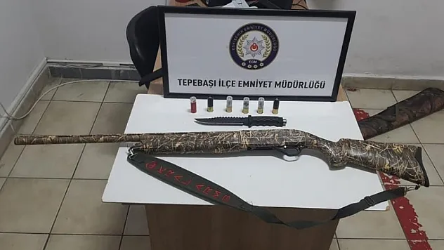Şüpheliler üzerinden silah ve uyuşturucu madde ele geçirildi