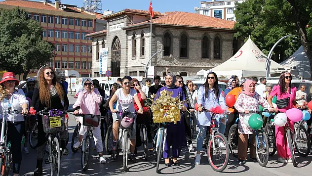 Süslü Kadınlar, “farkındalık” için pedal çevirdi