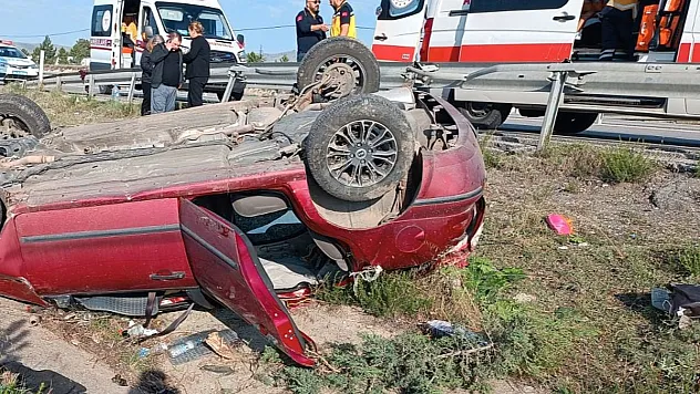 Takla Atıp Hurdaya Dönen Otomobilde 4 Kişi Yaralandı