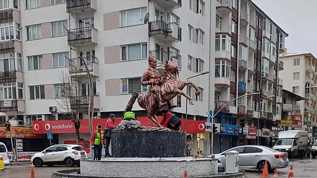 Tartışmaların Ardından 'Atatürk Heykeli' Yerleştirildi