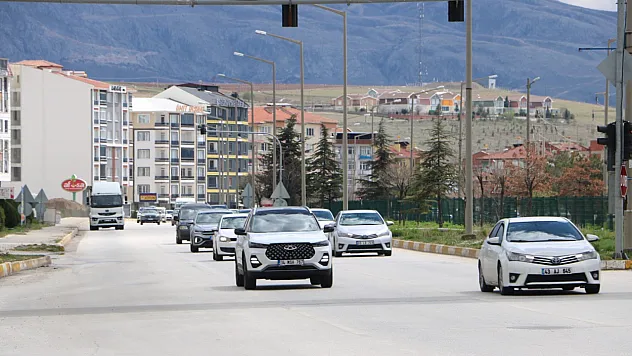 Tatil Bitti, Trafik Başladı: Afyon'da Gece Yarısına Kadar Yoğunluk Bekleniyor