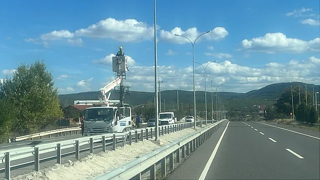 Tavşanlı Çevre Yolunda Aydınlatma Çalışmaları Sürüyor