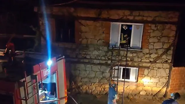 Tavşanlı'da Çıkan Yangında 4 Ev Kullanılamaz Hale Geldi