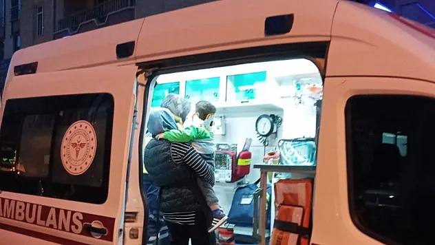 Tavşanlı'da Motosiklet Yayaya Çarptı, Anne Ve Bebeği Yaralandı