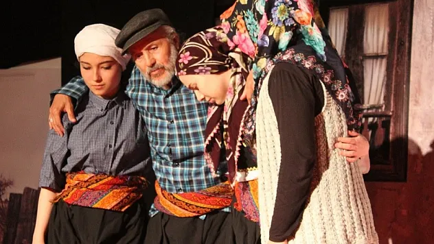 Tavşanlı’da tiyatro gösterisi