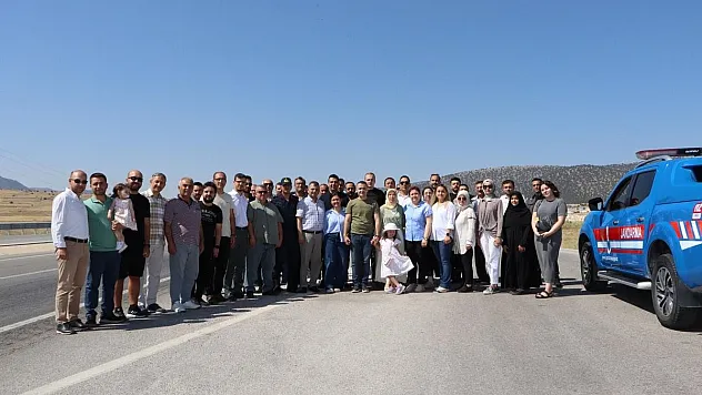Tayini Çıkan Kaymakamı Konvoy Ve Alkışlarla Uğurladılar