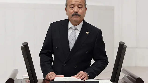 Taytak, CHP İle DEM'e Yüklendi:  'NE YAPARLARSA YAPSINLAR BİZ, HİZMET ETMEYE DEVAM EDECEĞİZ'